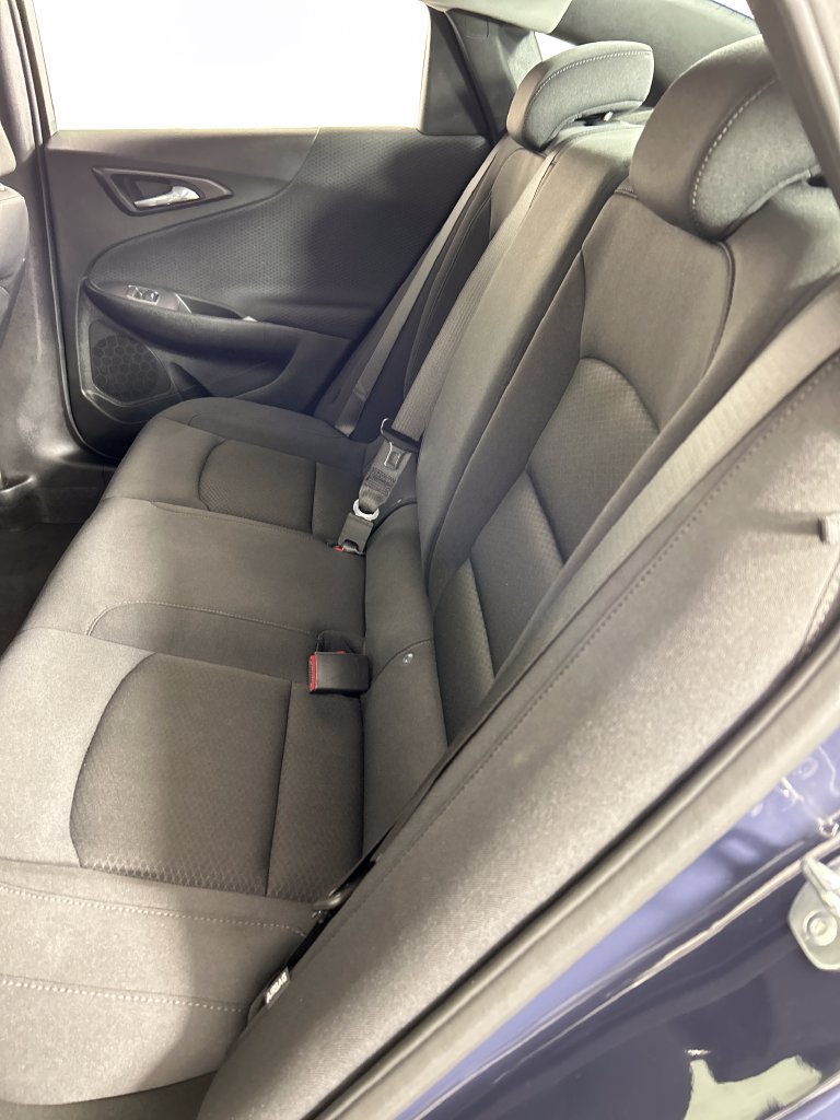 Used 2025 Chevrolet Malibu RS FWD image 17