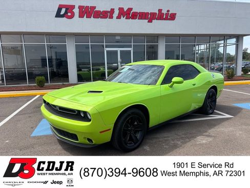 Used 2023 Dodge Challenger SXT image 1