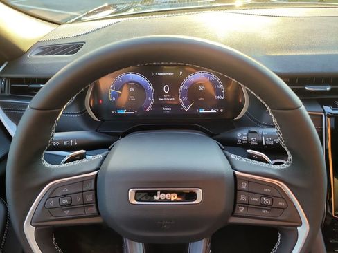 New 2025 Jeep Grand Cherokee Altitude image 29