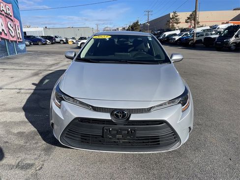 Used 2023 Toyota Corolla LE image 5