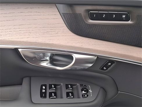 New 2025 Volvo XC90 B6 Plus w/ Protection Package Premier image 11