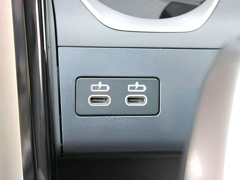 Used 2025 BMW X1 xDrive28i w/ Technology Package image 27