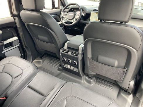 Used 2023 Land Rover Defender 130 SE image 14