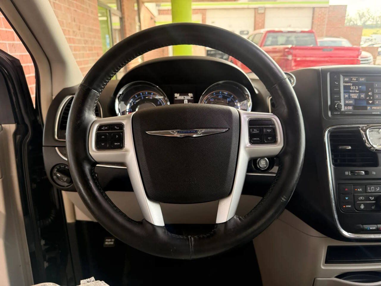 Used 2015 Chrysler Town & Country Touring-L w/ Driver Convenience Group FWD image 12