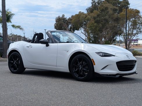 Used 2019 MAZDA MX-5 Miata Club RWD image 2