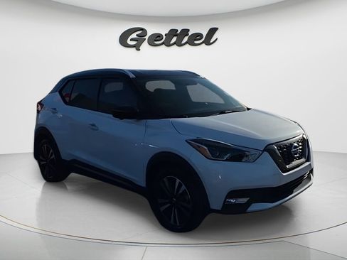 Used 2019 Nissan Kicks SR image 1