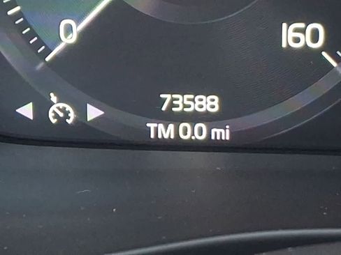 Used 2020 Volvo XC40 T5 Momentum image 19