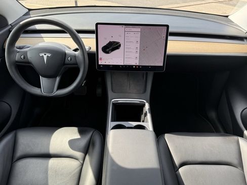 Used 2021 Tesla Model Y Long Range image 17