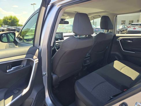 Used 2022 Toyota RAV4 XLE image 17