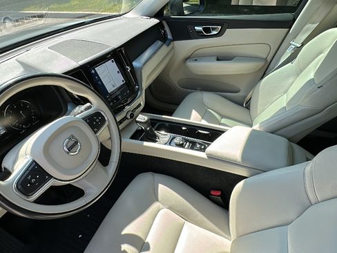 Used 2018 Volvo XC60 T5 Momentum w/ Convenience Package AWD/4WD image 22