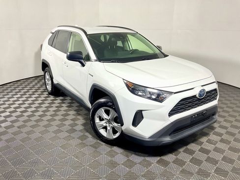 Used 2021 Toyota RAV4 LE image 3