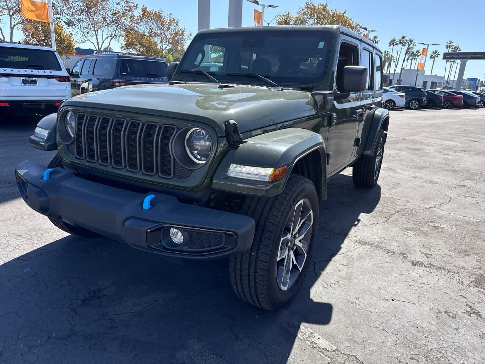 Used 2024 Jeep Wrangler Unlimited w/ Convenience Group AWD/4WD image 1