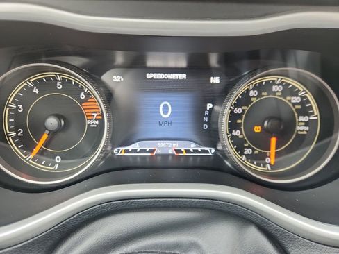 Used 2018 Jeep Cherokee Trailhawk w/ Cold Weather Group image 15