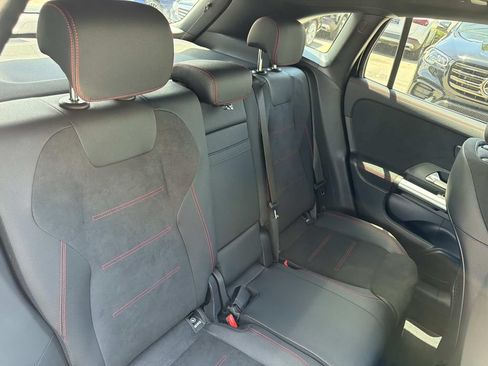 Used 2025 Mercedes-Benz GLA 250 image 9