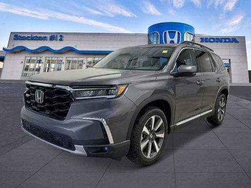 New 2025 Honda Pilot Touring image 1