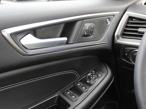 Used 2024 Ford Edge Titanium AWD/4WD image 23