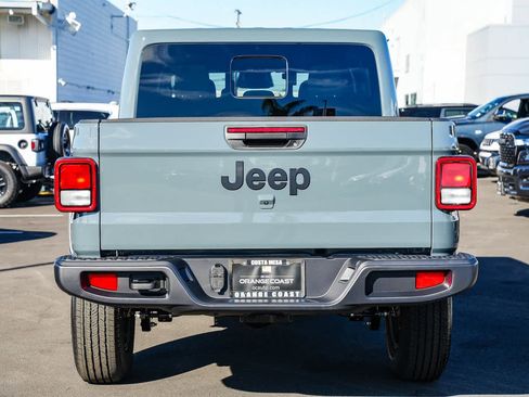 New 2026 Jeep Gladiator Sport image 5