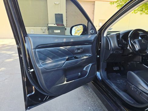 Used 2018 Mitsubishi Outlander SEL image 10