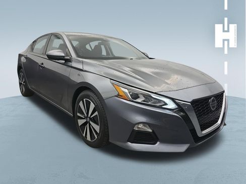 Used 2022 Nissan Altima 2.5 SV image 1