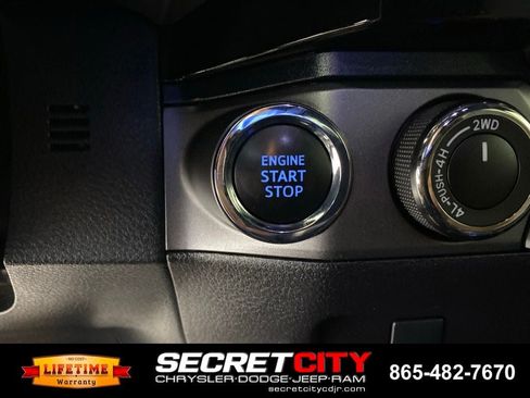 Used 2017 Toyota Tacoma TRD Sport w/ Tow Package (A/T) AWD/4WD image 16