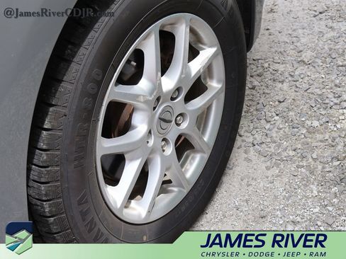 Used 2023 Chrysler Pacifica Touring-L FWD image 25