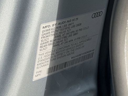 Used 2025 Audi Q8 Premium w/ Convenience Package AWD/4WD image 28