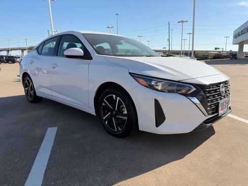 Used 2024 Nissan Sentra SV image 3