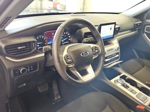 Used 2023 Ford Explorer XLT RWD image 4