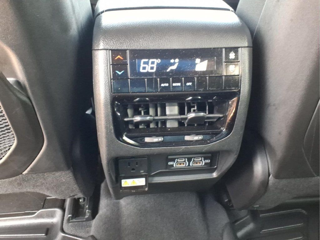 Used 2025 Jeep Grand Cherokee L Altitude RWD image 18