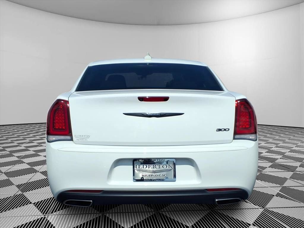 Used 2023 Chrysler 300 Touring w/ Sport Appearance Package RWD image 26