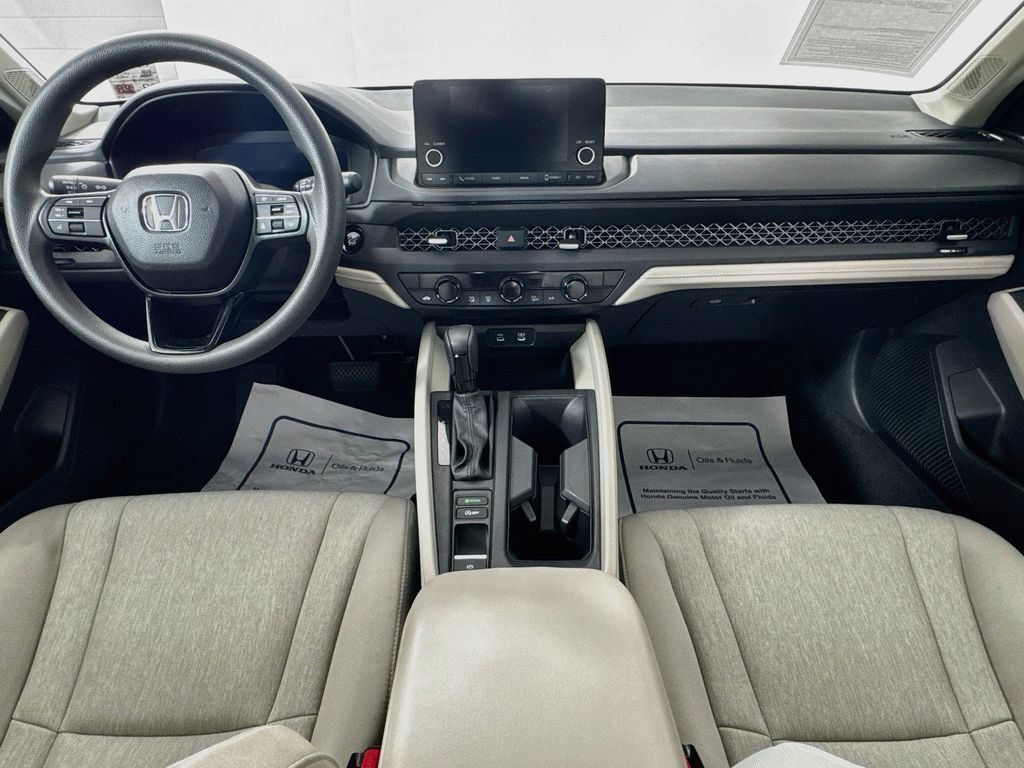 Used 2025 Honda Accord SE image 29