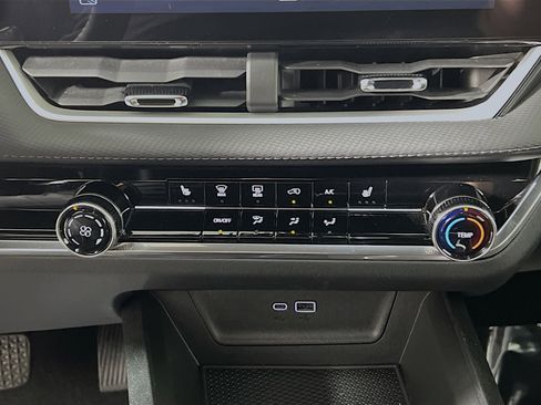 Used 2025 Chevrolet Equinox LT image 26