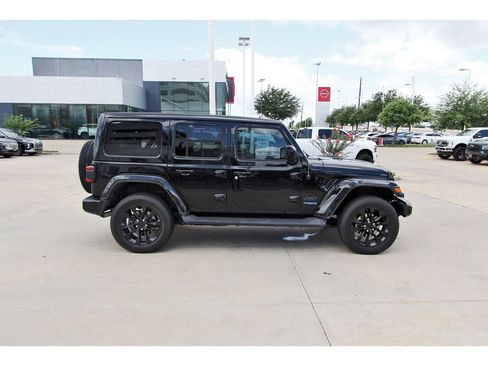 Used 2021 Jeep Wrangler Unlimited Sahara AWD/4WD image 7