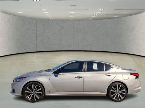 Used 2022 Nissan Altima 2.5 SR image 8