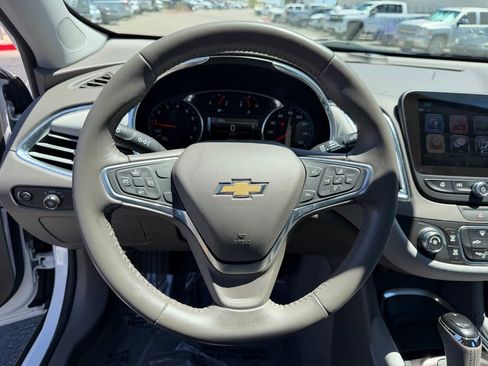 Used 2017 Chevrolet Malibu LT FWD image 21
