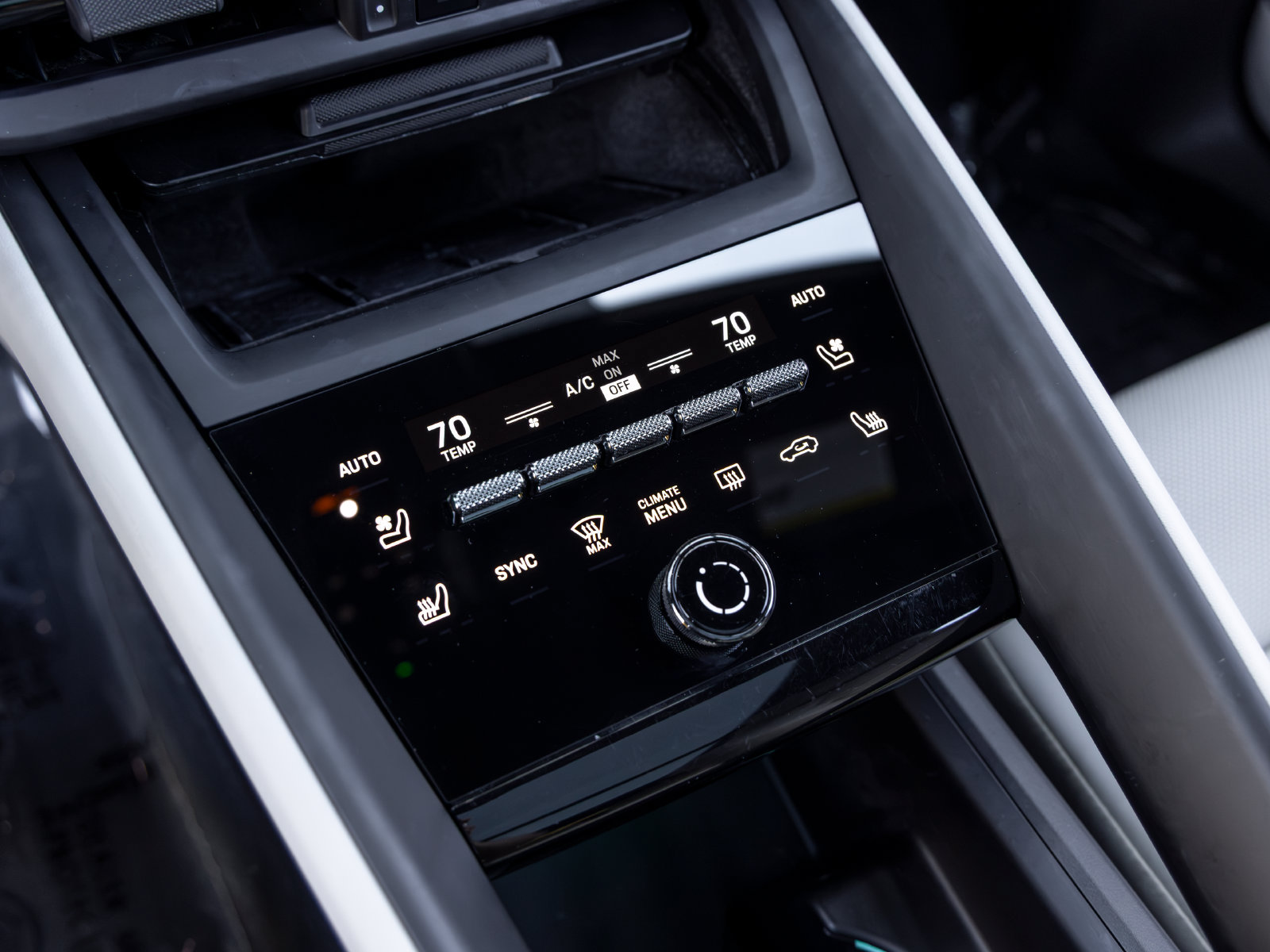 Certified 2025 Porsche Macan Electric RWD image 40