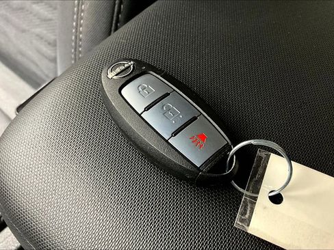 Used 2024 Nissan Frontier SV image 13