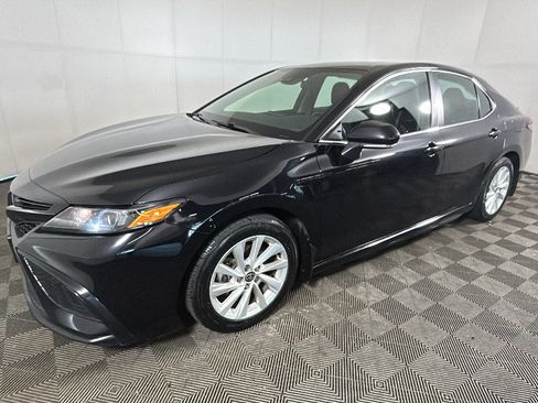 Used 2024 Toyota Camry SE FWD image 6