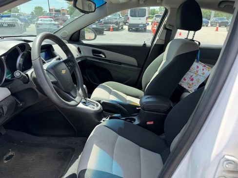 Used 2012 Chevrolet Cruze LS w/ Connectivity Package FWD image 5