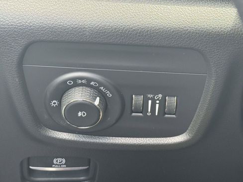 Used 2026 Jeep Grand Cherokee Limited AWD/4WD image 19