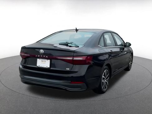 Used 2025 Volkswagen Jetta SE image 14