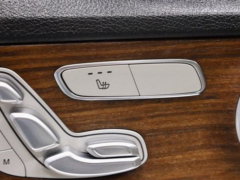 Used 2021 Mercedes-Benz C 300 4MATIC Sedan image 4