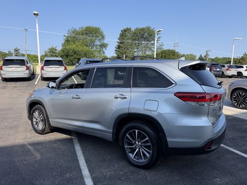Used 2017 Toyota Highlander XLE AWD/4WD image 5
