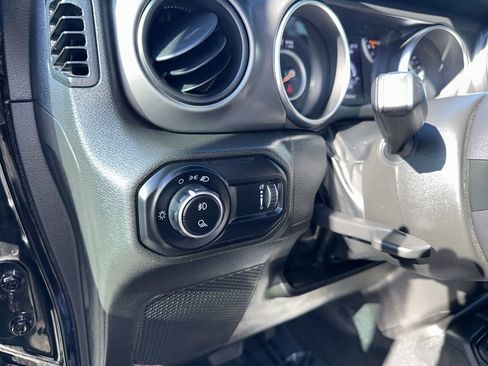 Used 2023 Jeep Gladiator Sport image 17