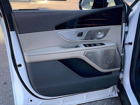 Used 2024 Lincoln Nautilus Reserve w/ Equipment Group 203A image 21