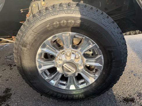 Used 2017 Ford F350 Lariat w/ Chrome Package image 18