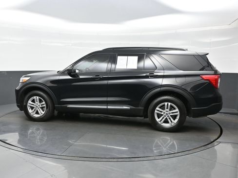 Used 2021 Ford Explorer XLT w/ Class III Trailer Tow Package AWD/4WD image 3
