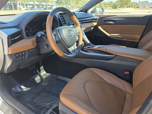 Used 2022 Toyota Avalon Limited image 23