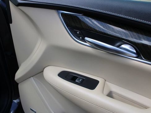 Used 2019 Cadillac XT5 FWD image 43