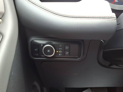 Used 2025 Ford Explorer Active w/ Active Comfort Package AWD/4WD image 18